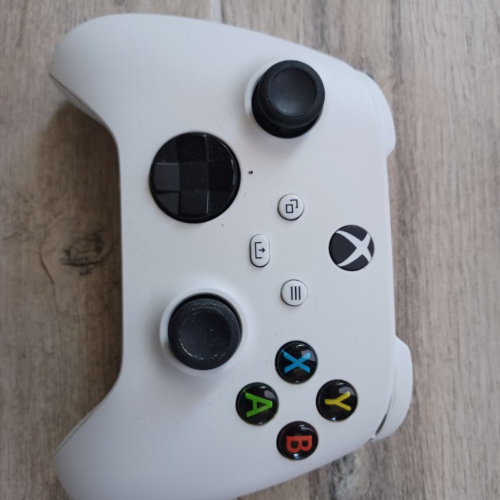 Xbox Controllers and headsets - Picture 2 of 11